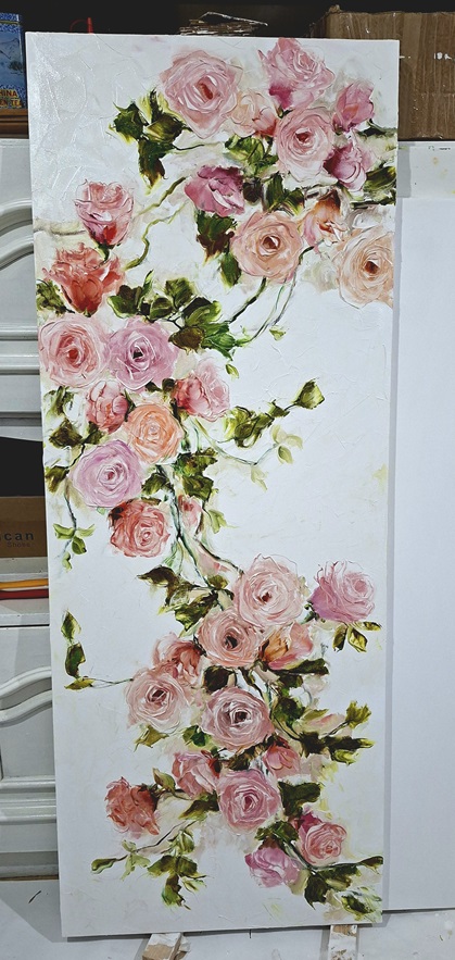 Trandafiri roz pe fond alb